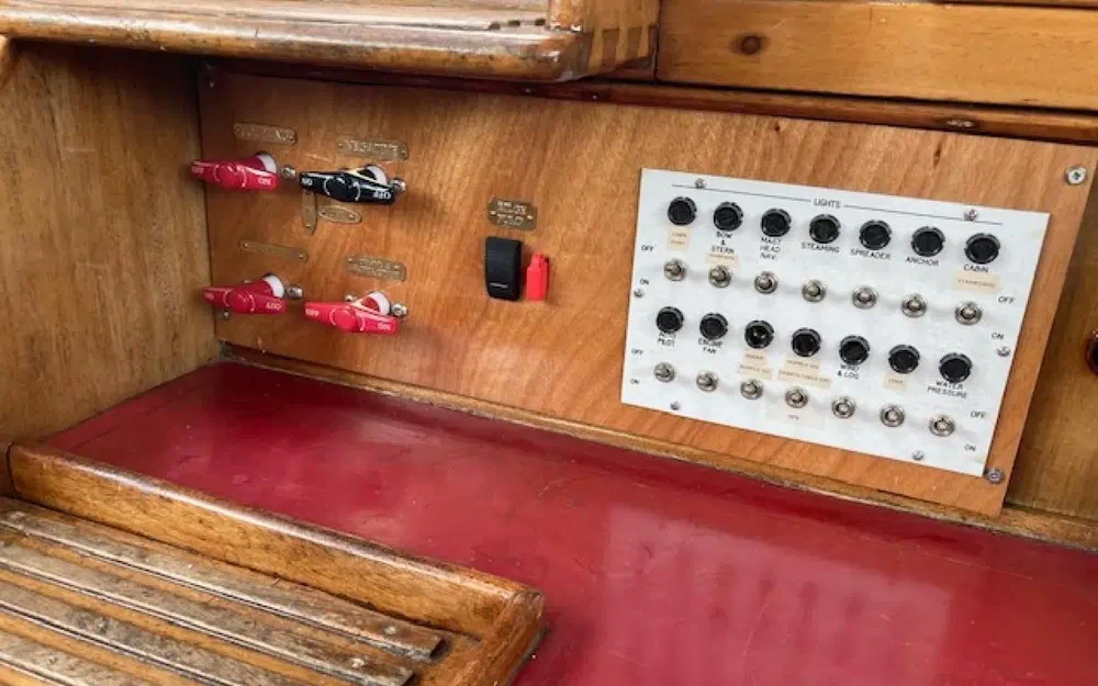 slider 13 Jhon D Alden Challenger 38 Yawl