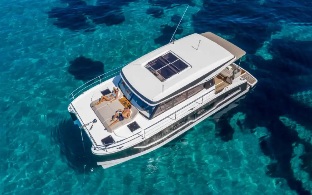 slider 39 Fountaine Pajot My 4 S