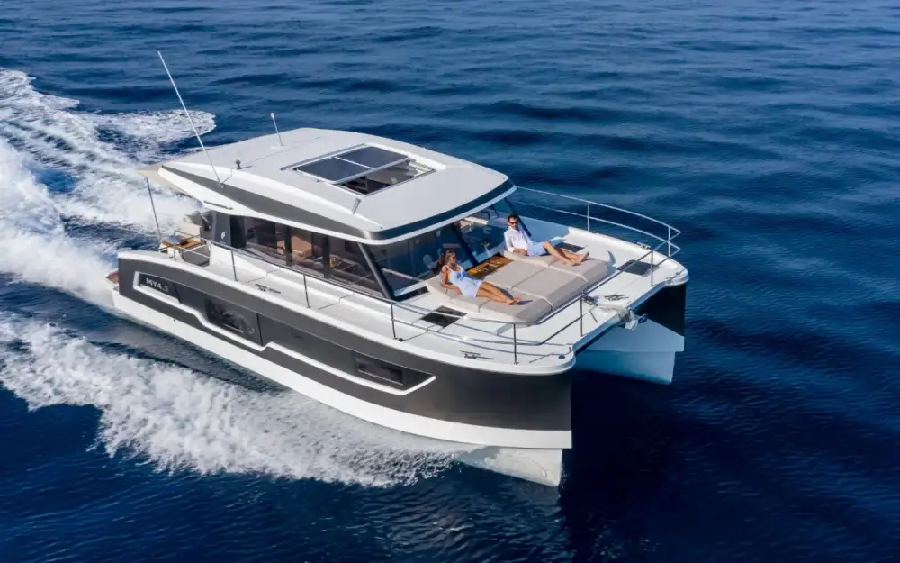 slider 43 Fountaine Pajot My 4 S