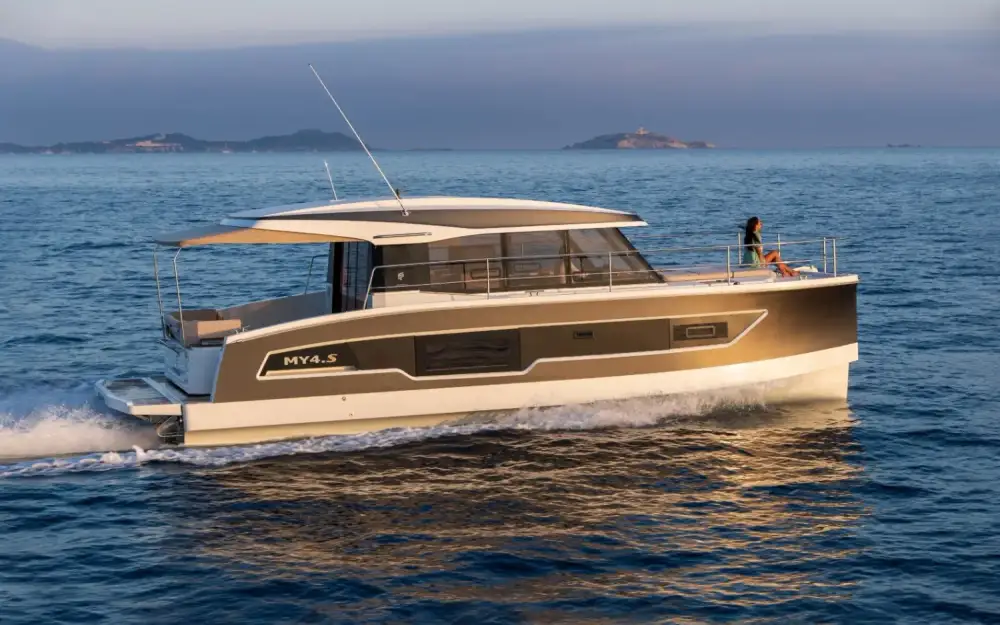 slider 63 Fountaine Pajot My 4 S