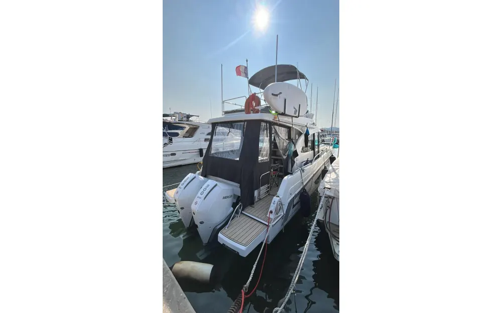 slider 2 Beneteau Antares 11 Fly