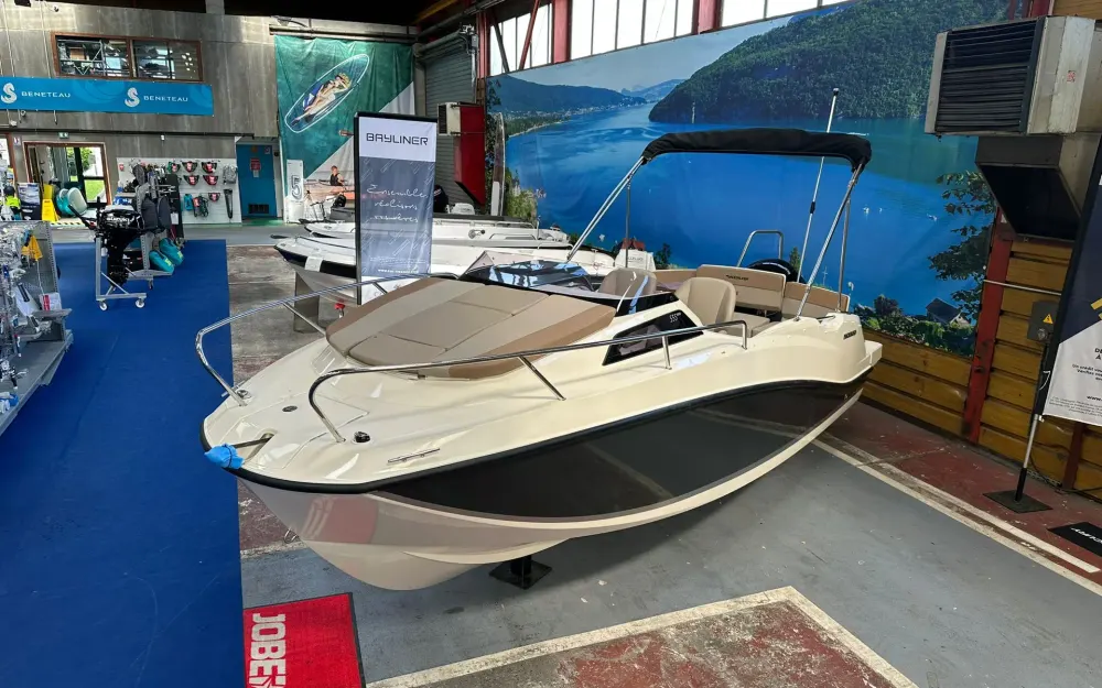 slider 0 Quicksilver Activ 555 Cabin