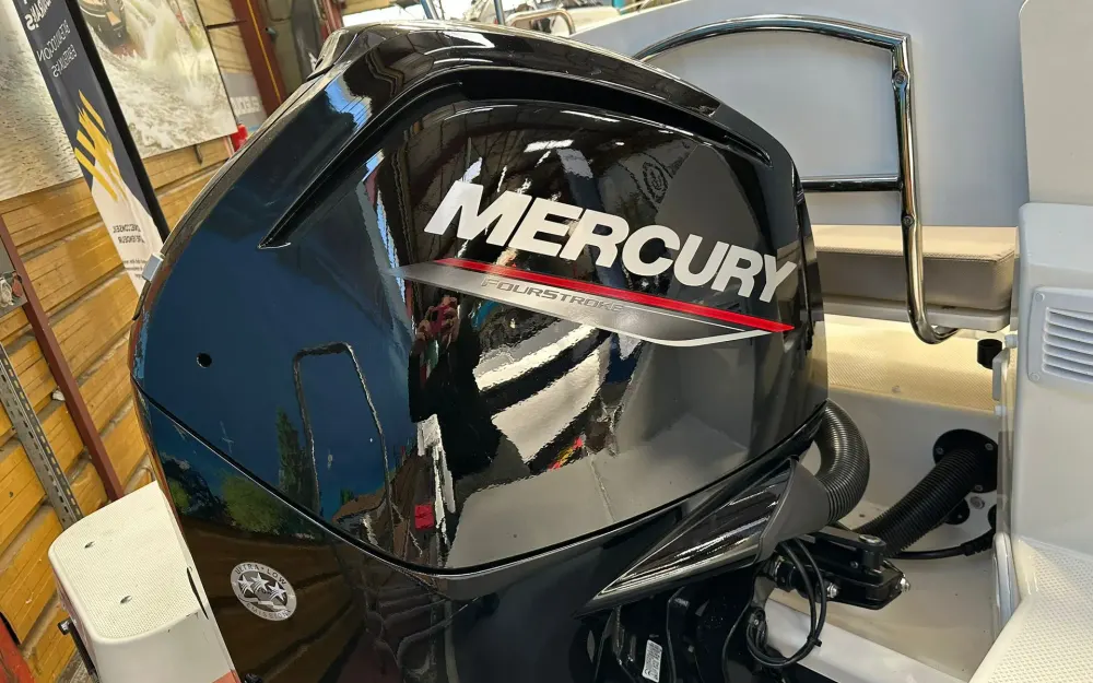 slider 8 Quicksilver Activ 555 Cabin