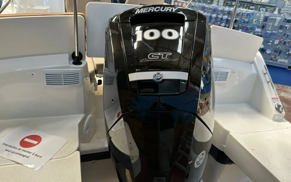 slider 9 Quicksilver Activ 555 Cabin
