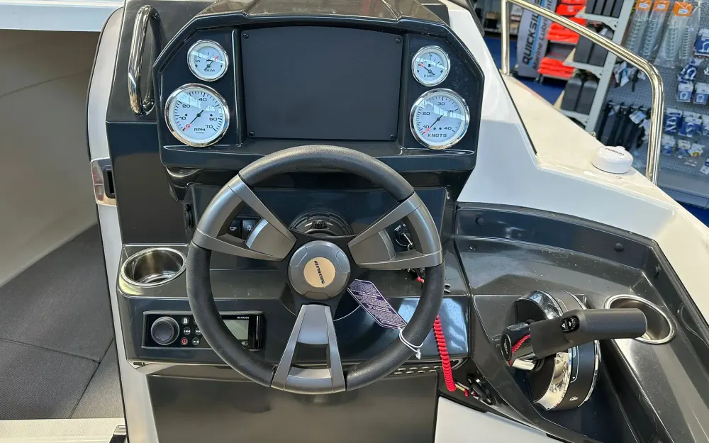 slider 3 Quicksilver Activ 555 Cabin