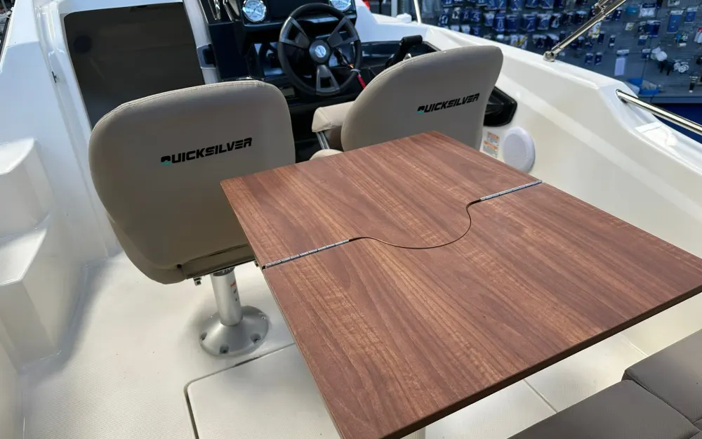 slider 4 Quicksilver Activ 555 Cabin