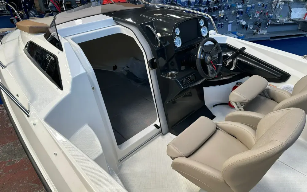 slider 5 Quicksilver Activ 555 Cabin
