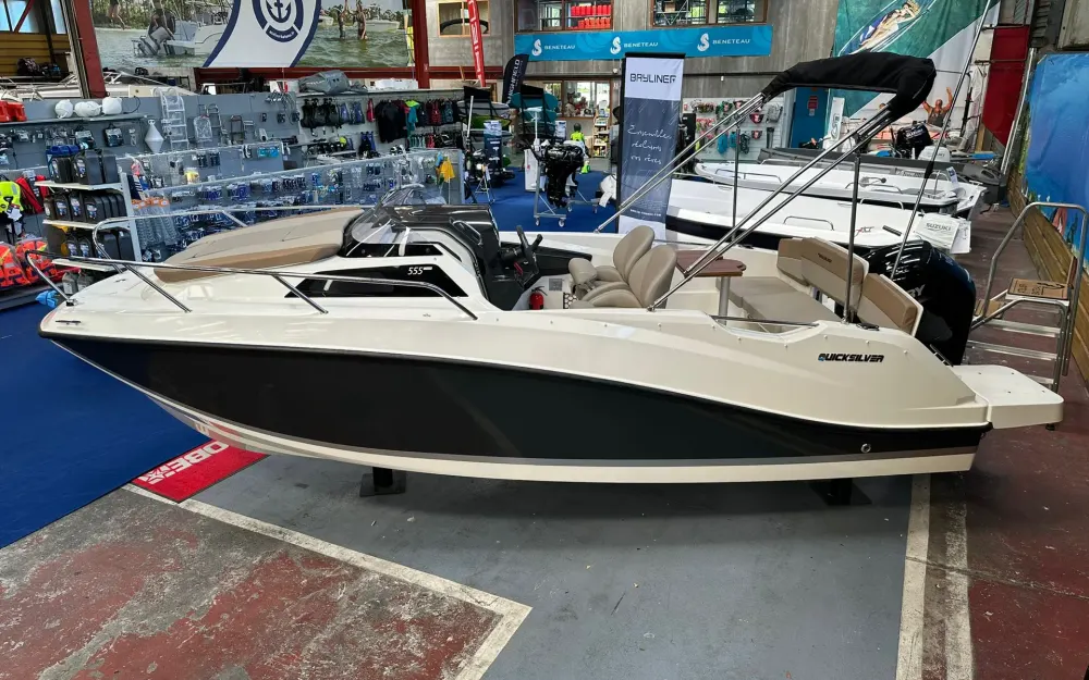 slider 1 Quicksilver Activ 555 Cabin