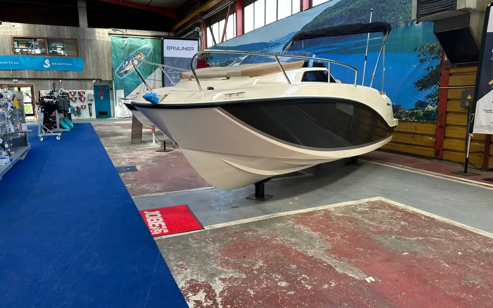 slider 2 Quicksilver Activ 555 Cabin