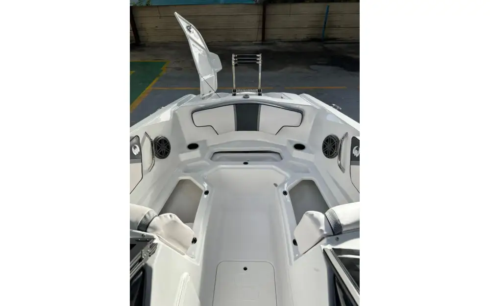 slider 3 Scarab Boats Scarab 215 LE
