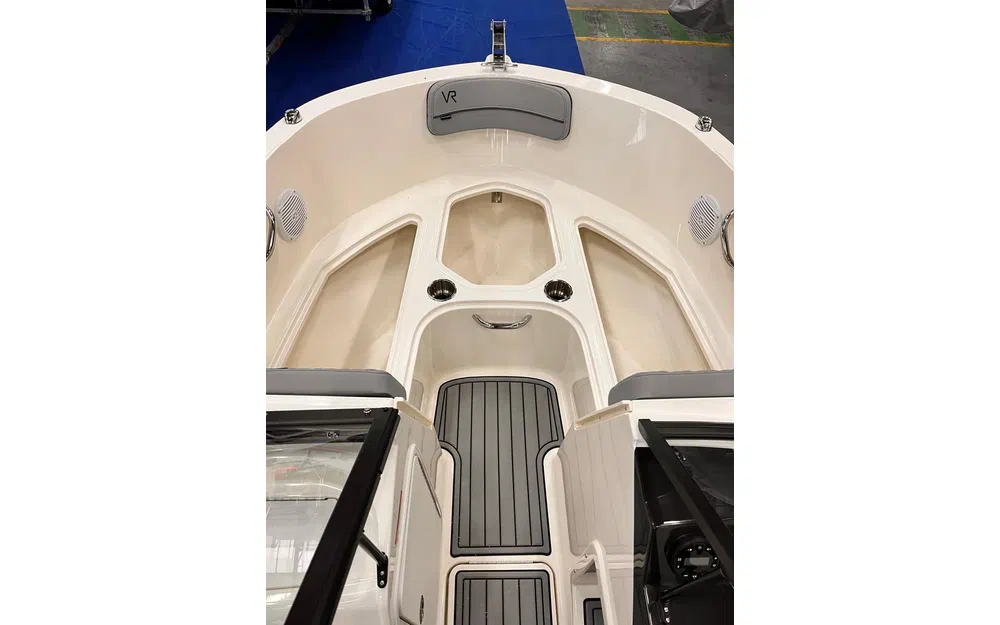 slider 9 Bayliner VR4