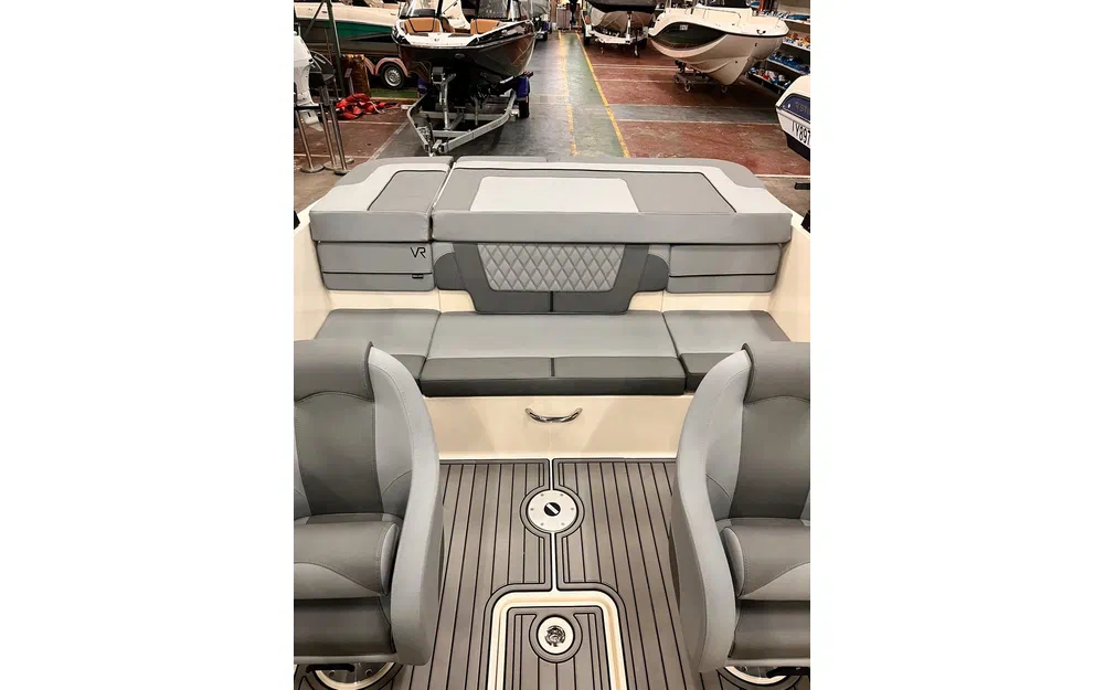 slider 4 Bayliner VR4