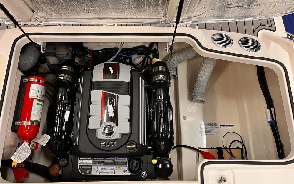 slider 11 Bayliner VR4