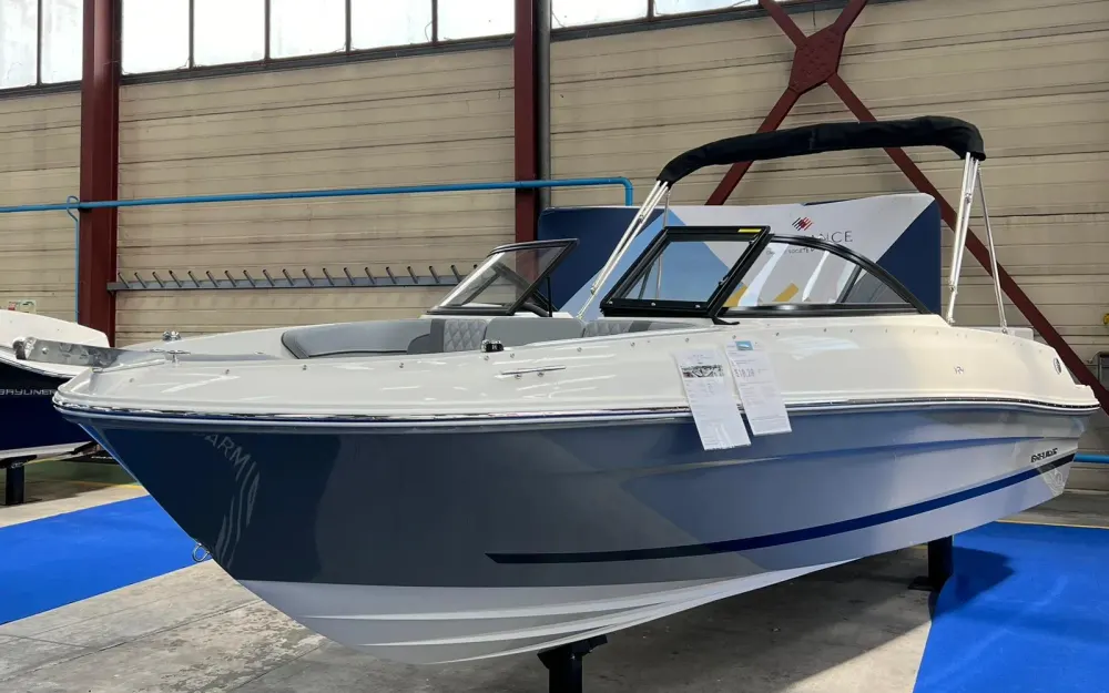 slider 0 Bayliner VR4