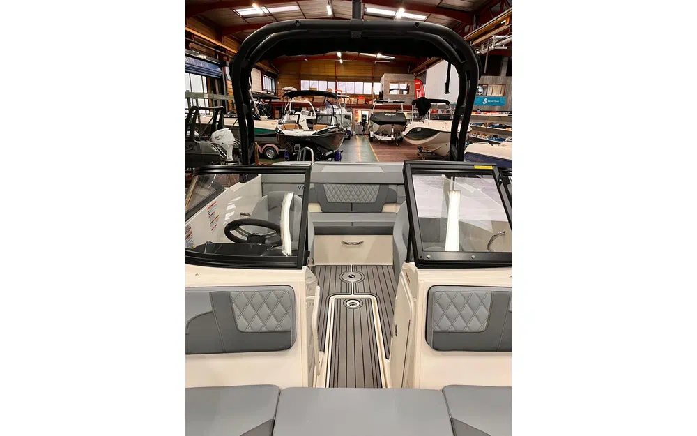 slider 3 Bayliner VR4