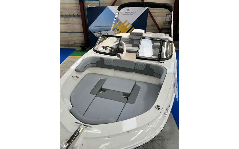 slider 1 Bayliner VR4