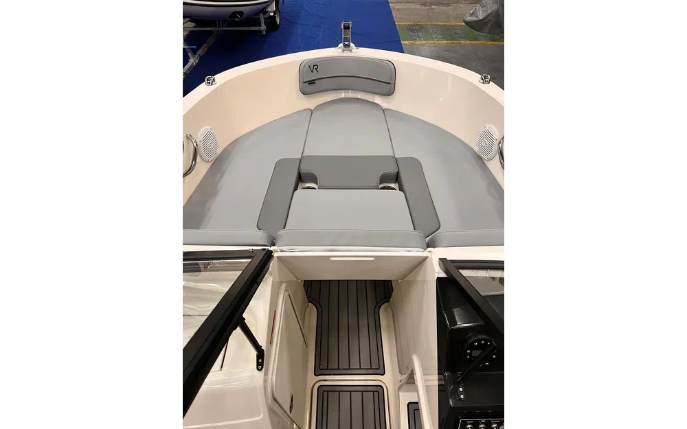 slider 6 Bayliner VR4