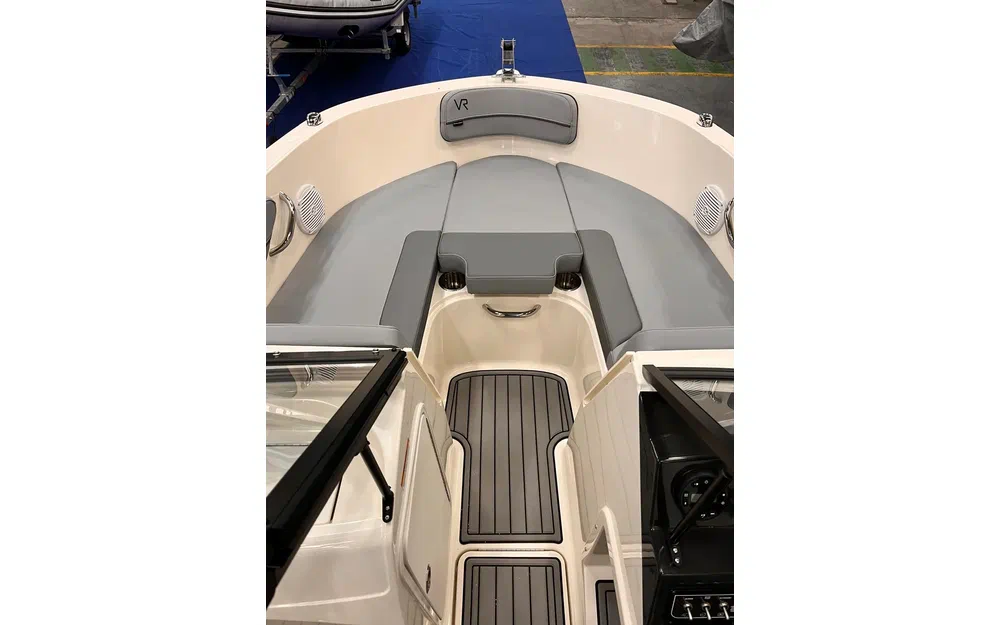 slider 7 Bayliner VR4
