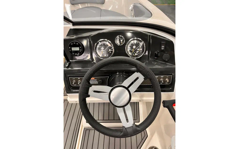 slider 8 Bayliner VR4