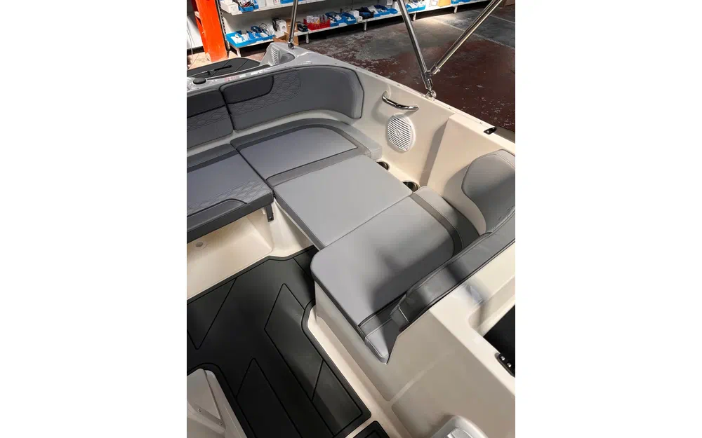 slider 11 Bayliner Element M17