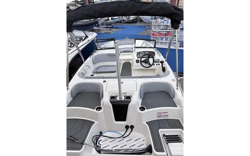 slider 2 Bayliner Element M17