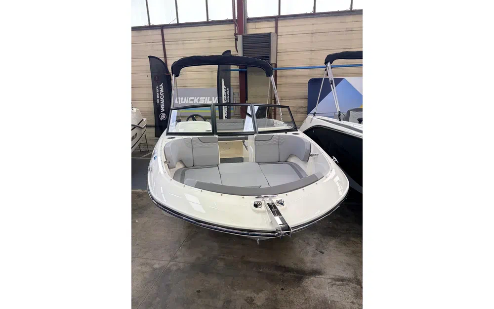 slider 1 Bayliner Element M17