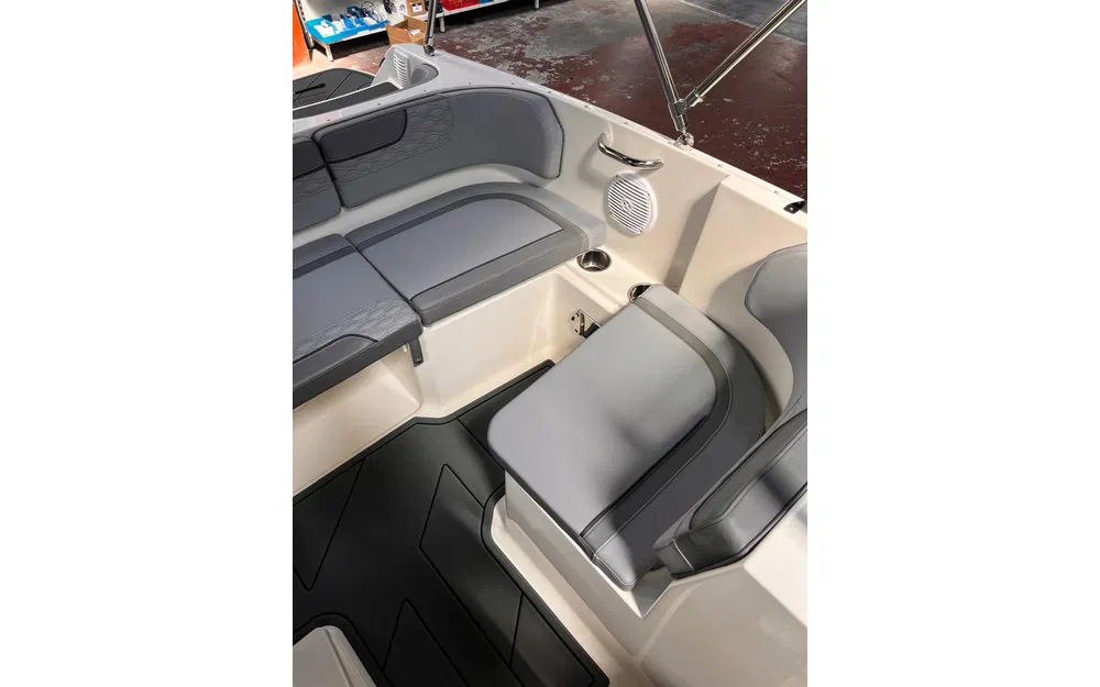 slider 12 Bayliner Element M17