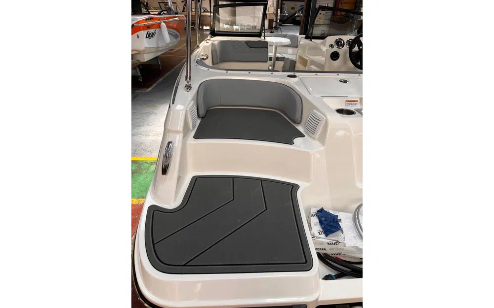 slider 13 Bayliner Element M17