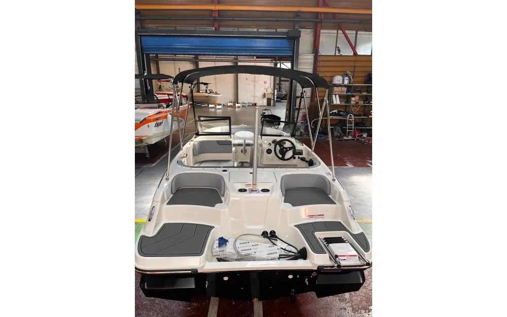 slider 2 Bayliner Element M17