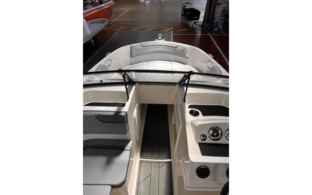 slider 8 Bayliner Element M17
