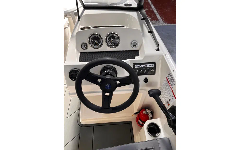 slider 9 Bayliner Element M17
