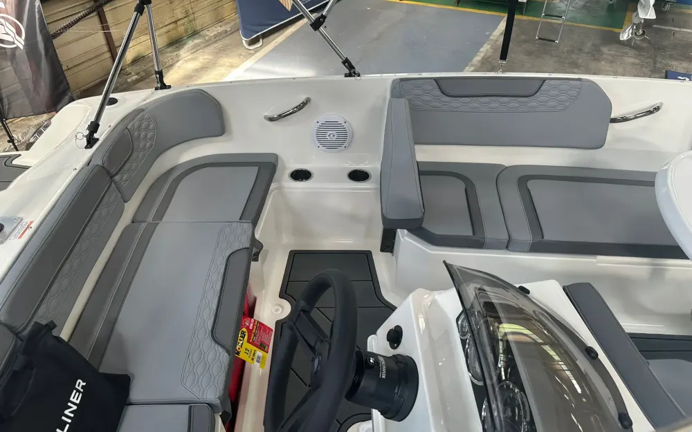 slider 4 Bayliner Element M15