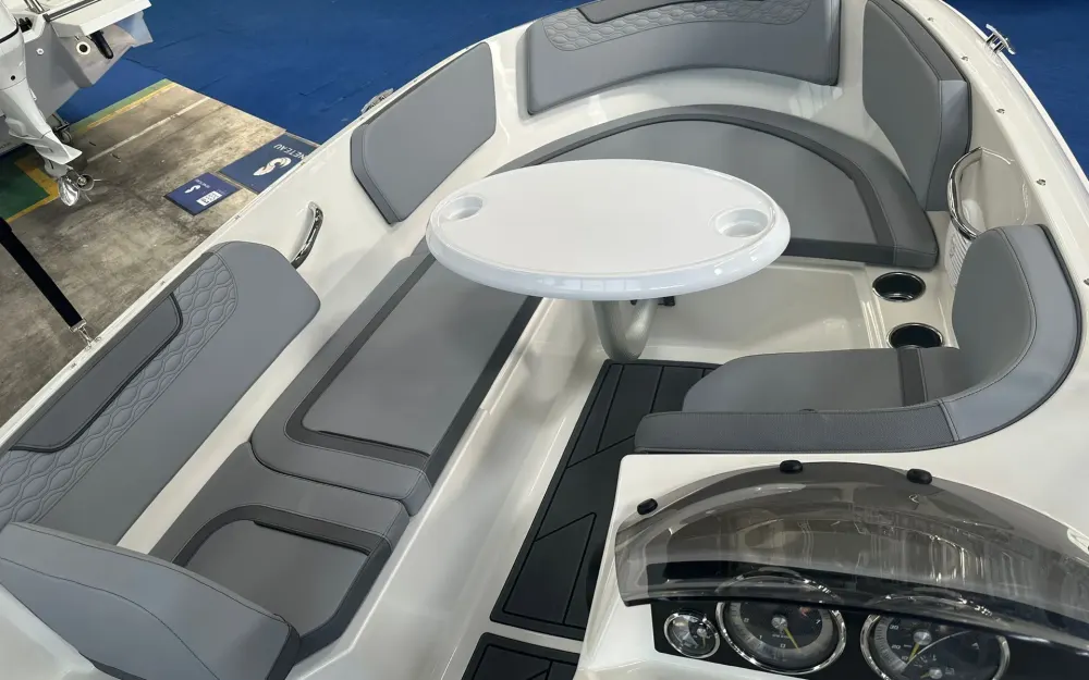 slider 1 Bayliner Element M15