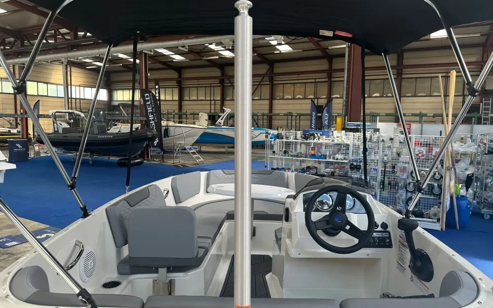 slider 5 Bayliner Element M15