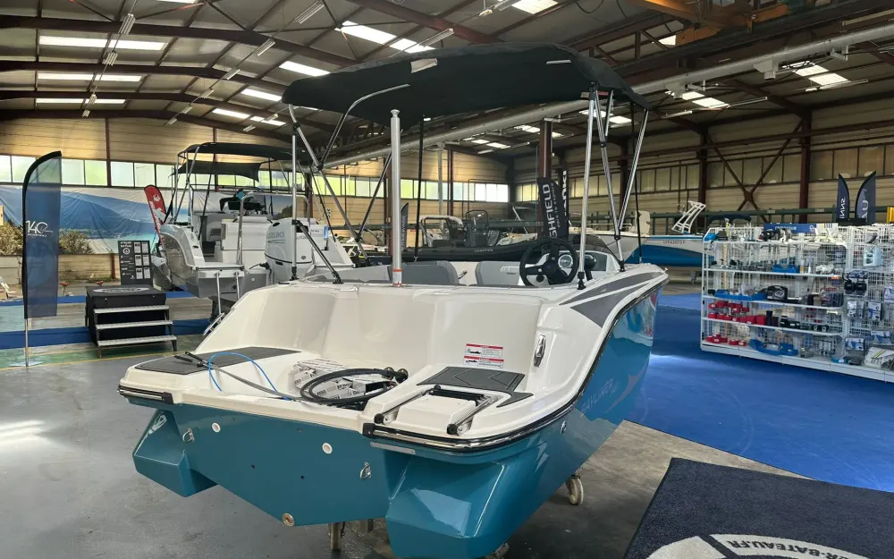 slider 6 Bayliner Element M15