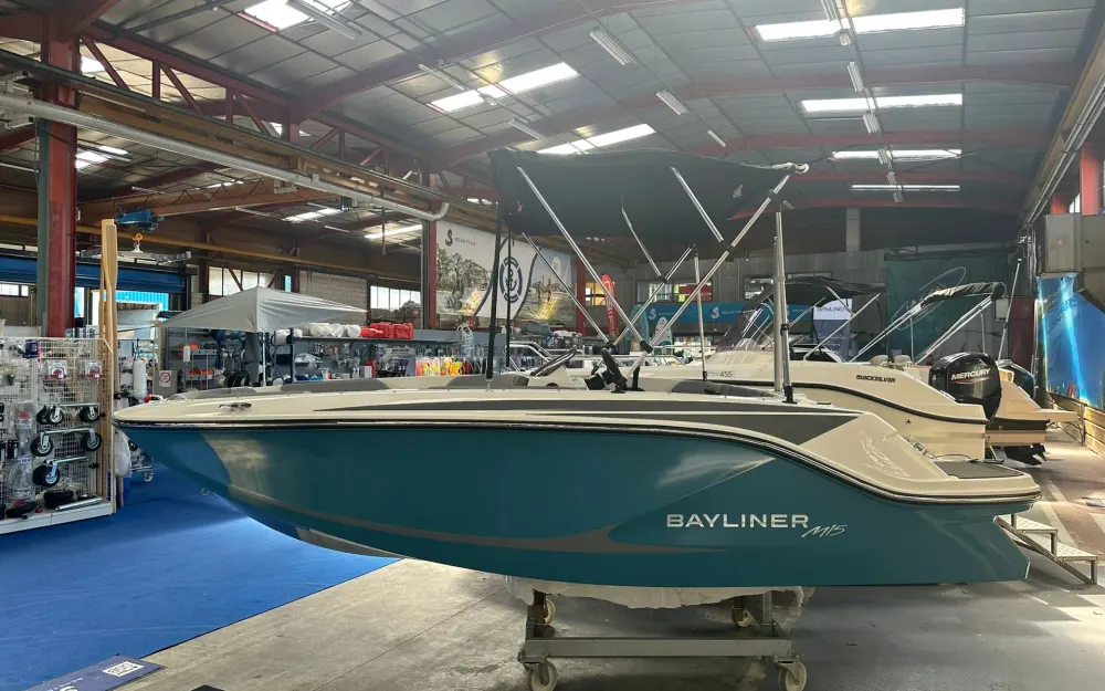 slider 3 Bayliner Element M15