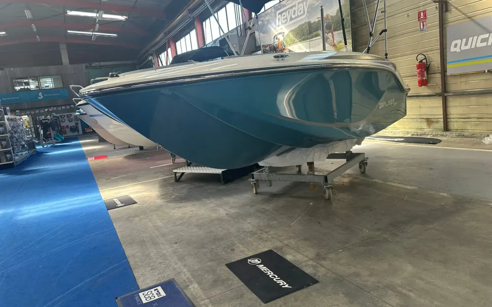 slider 7 Bayliner Element M15