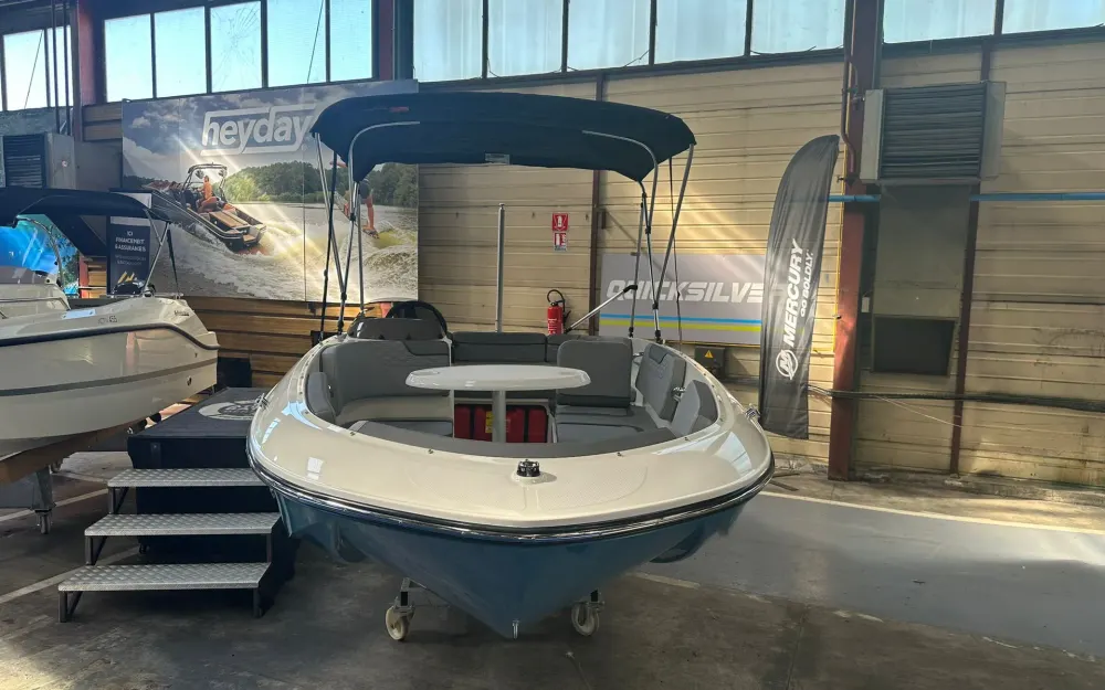 slider 8 Bayliner Element M15