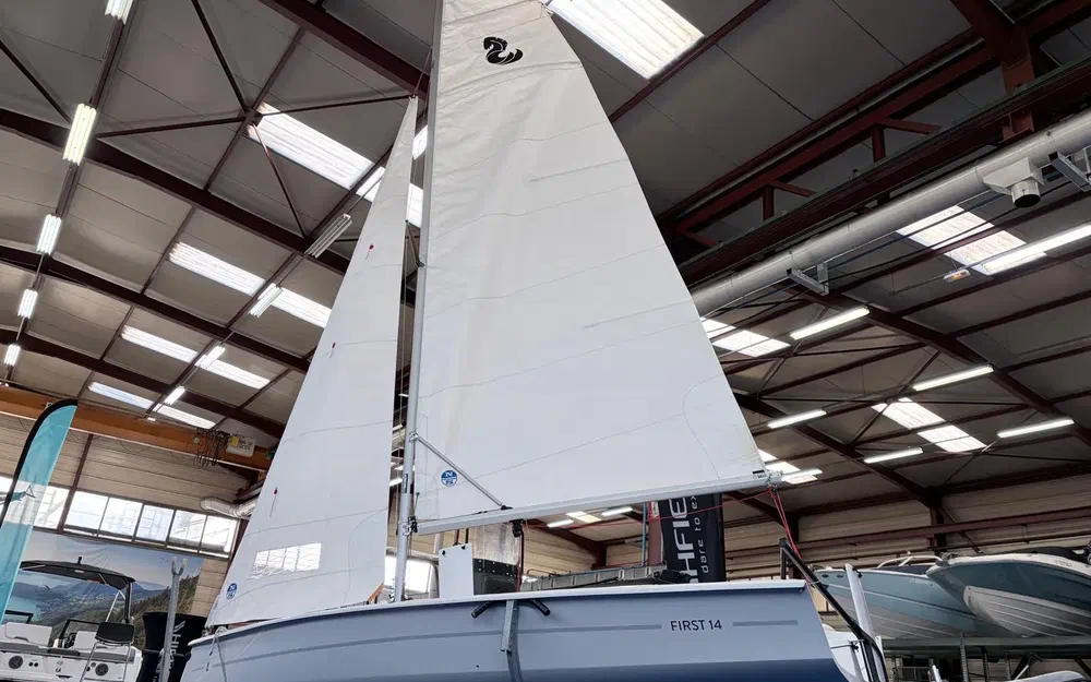 slider 2 Beneteau First 14