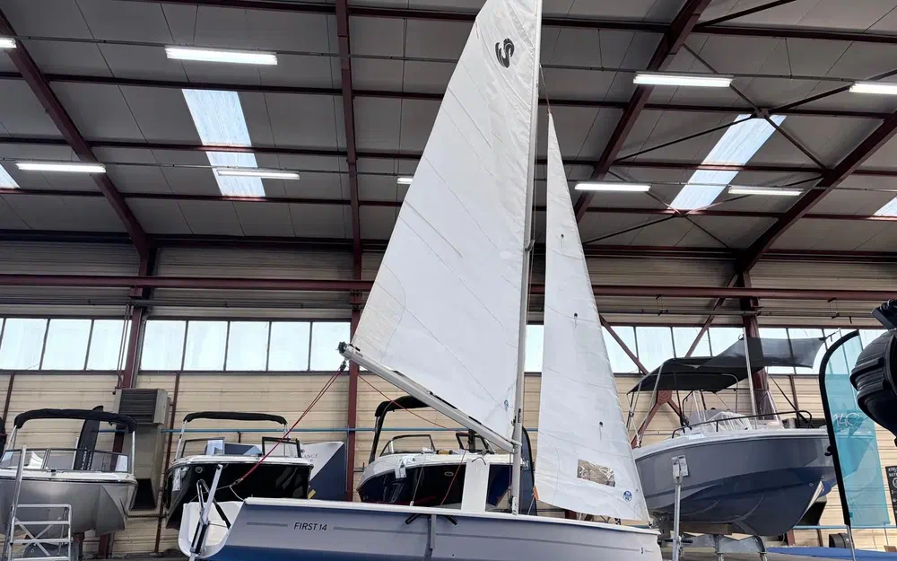 slider 1 Beneteau First 14