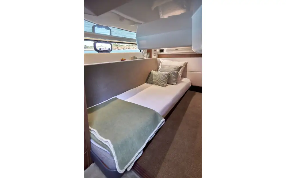 slider 8 Beneteau Antares 12