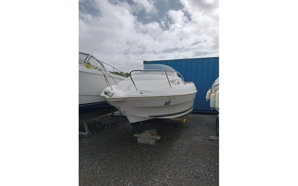 QuicksilverActiv 470 Cabin