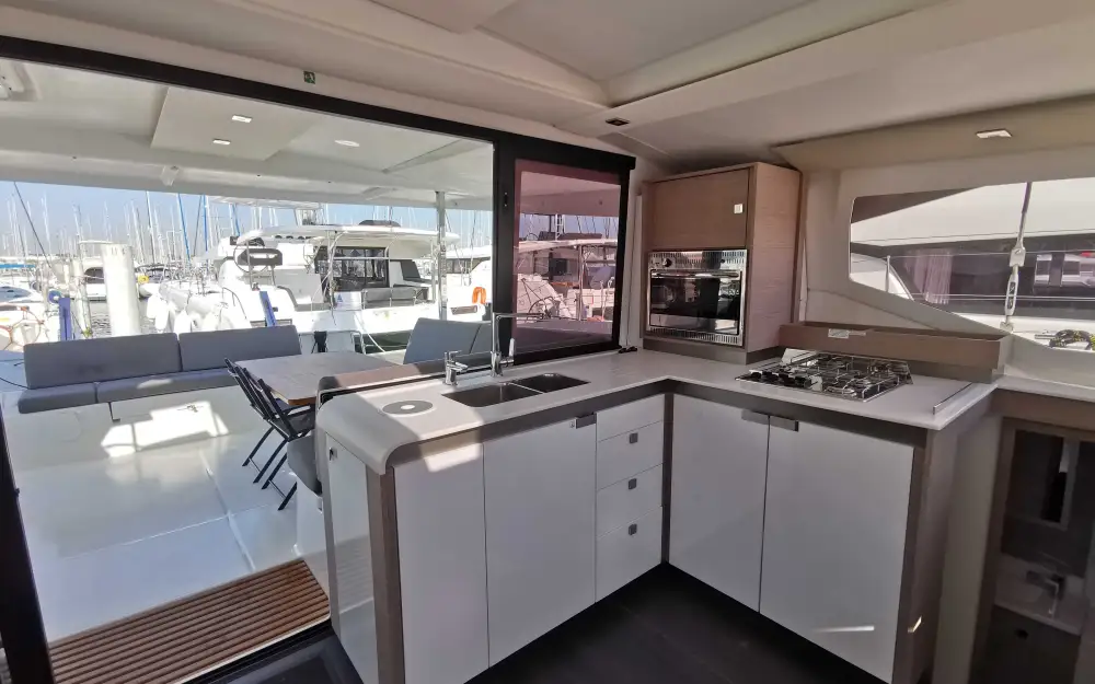 slider 9 Fountaine Pajot Isla 40