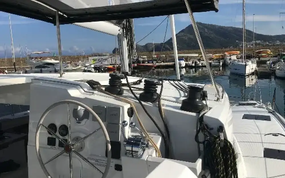 slider 10 Fountaine Pajot Isla 40