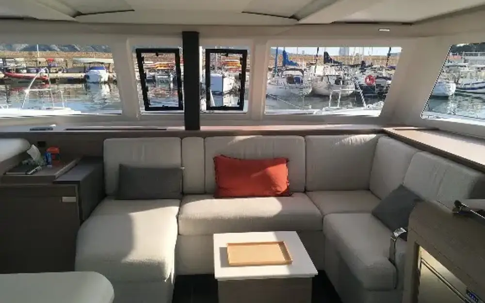slider 12 Fountaine Pajot Isla 40