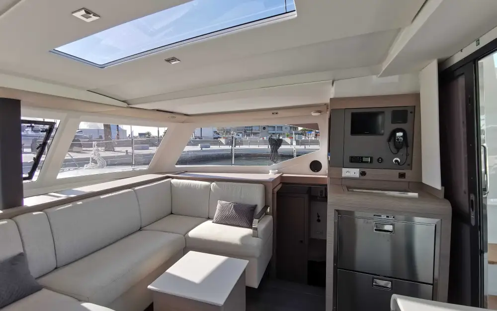 slider 3 Fountaine Pajot Isla 40