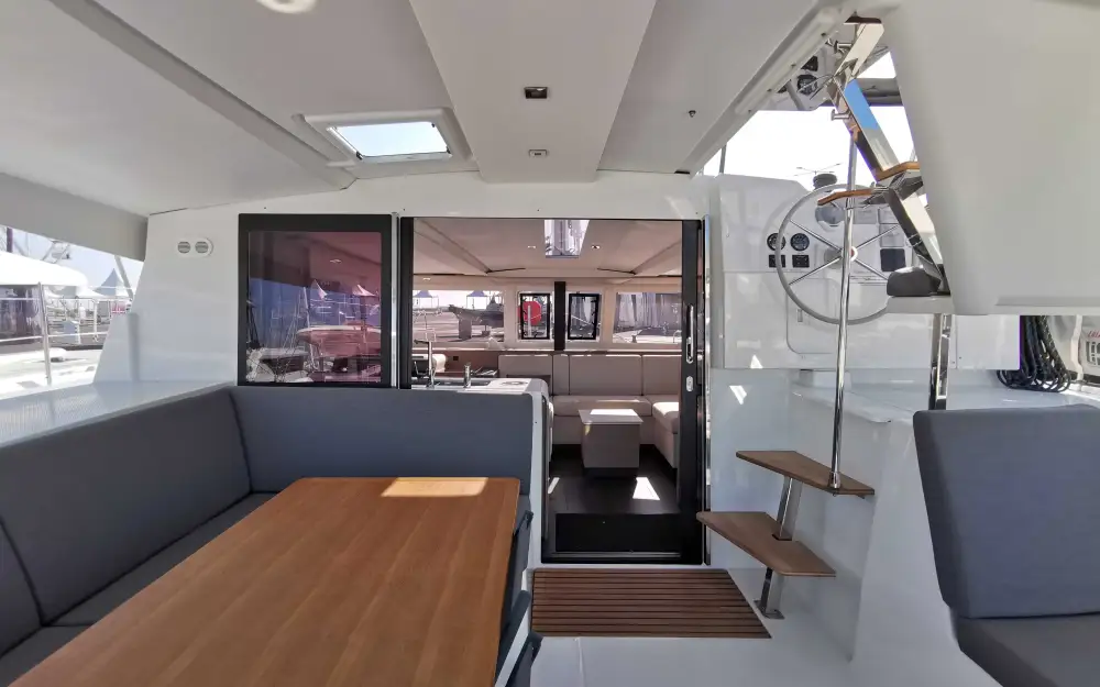 slider 4 Fountaine Pajot Isla 40