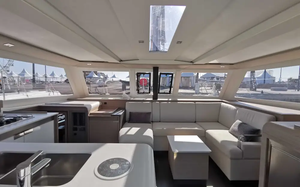 slider 6 Fountaine Pajot Isla 40