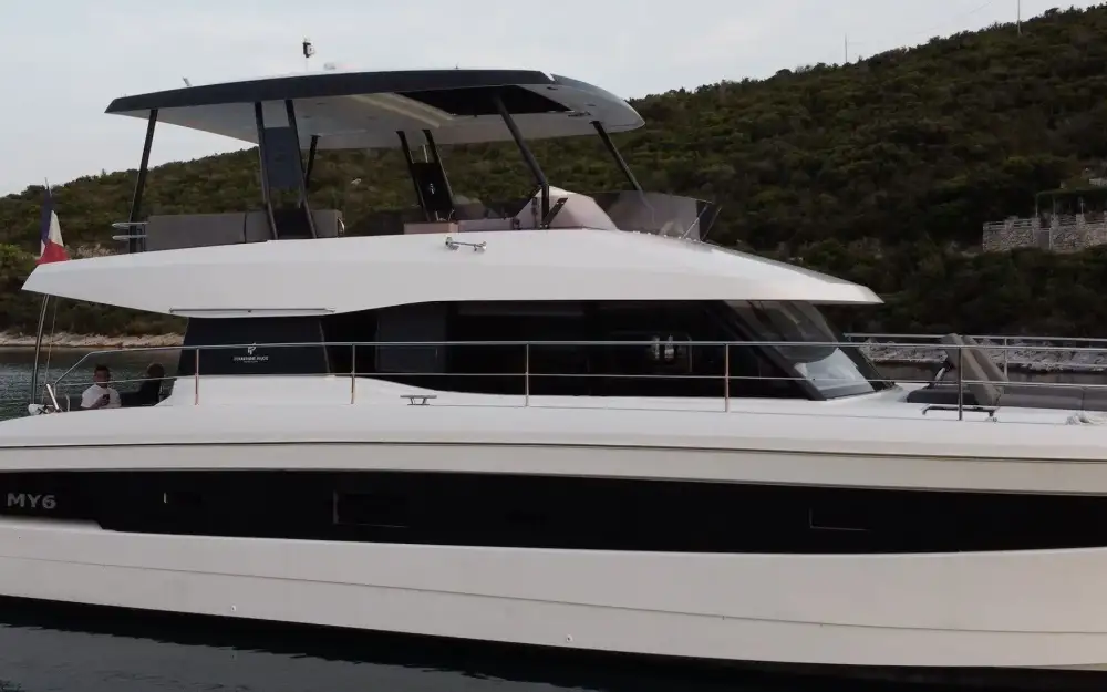 slider 9 Fountaine Pajot My 6