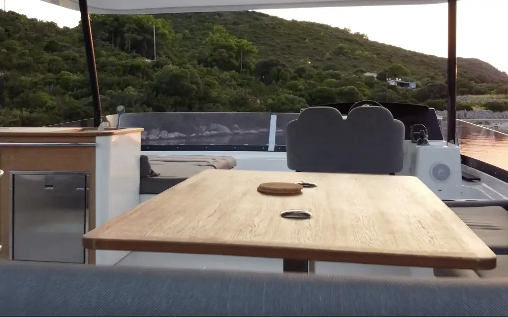 slider 10 Fountaine Pajot My 6